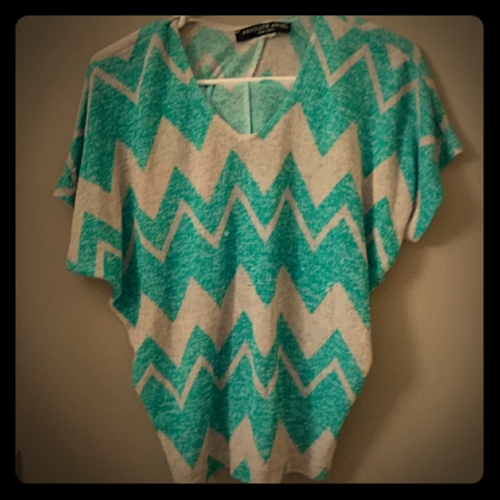 Short sleeve chevron top